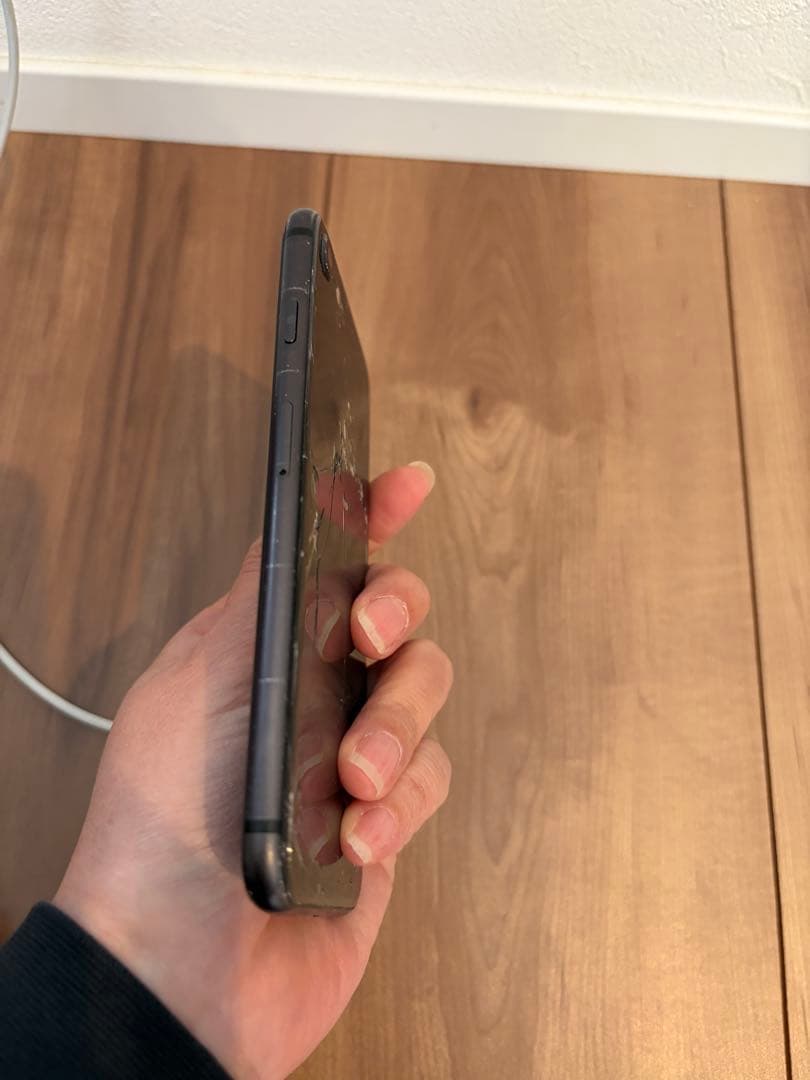 Apple iPhone 8 ブラック 箱付き ひび割れあり