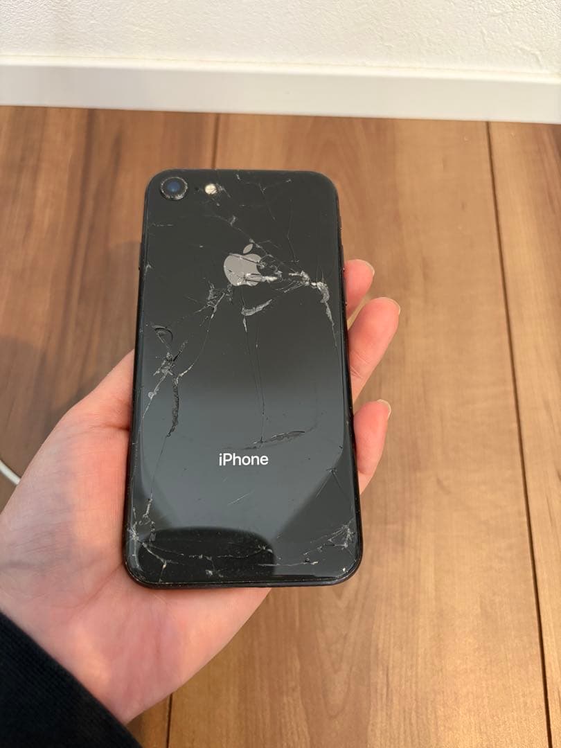 Apple iPhone 8 ブラック 箱付き ひび割れあり