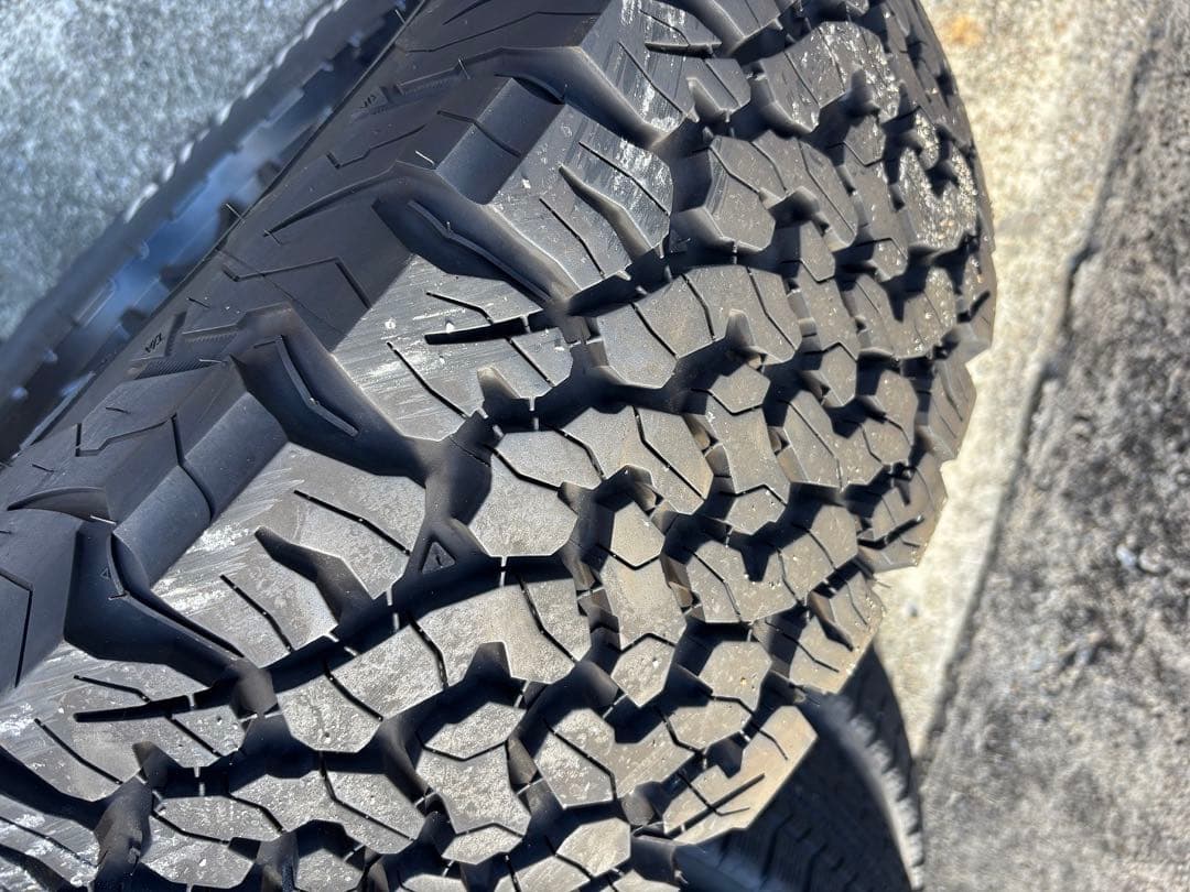 ニトロパワー　アルミホイール マットブラック　17インチ　タイヤ付　6穴留