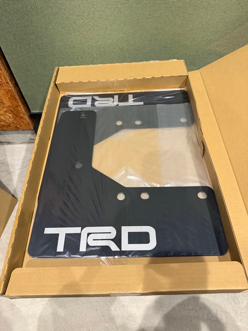 ハイエース　TRD マッドフラップ