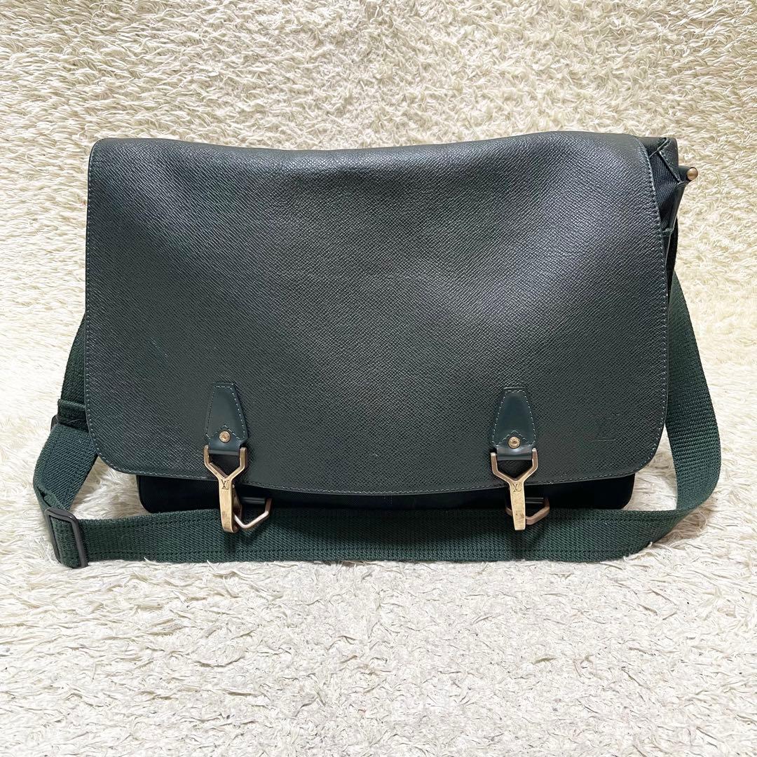 【良品】ルイヴィトン メッセンジャーバッグ　タイガ　デルスー　エピセア　ロゴ金具