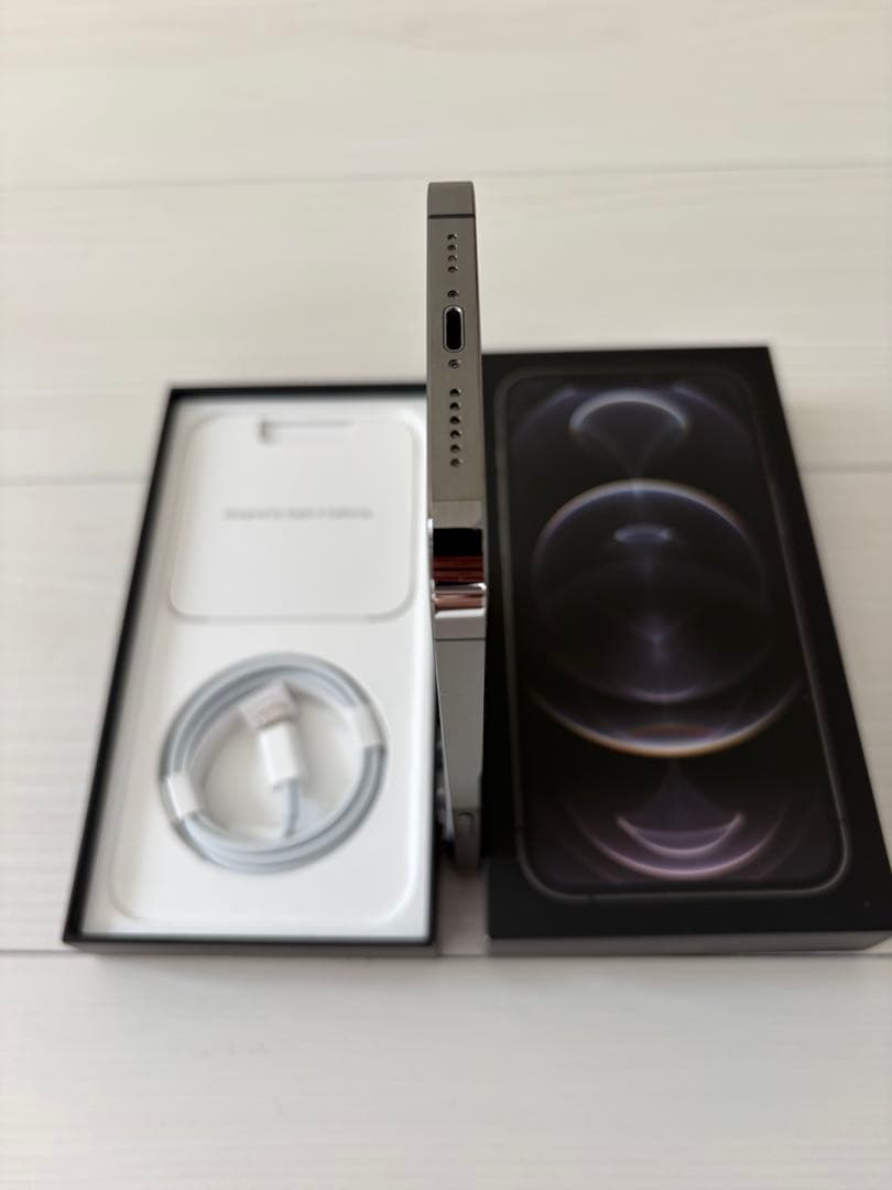 美品　iPhone12 promax グラファイト 256GB本体