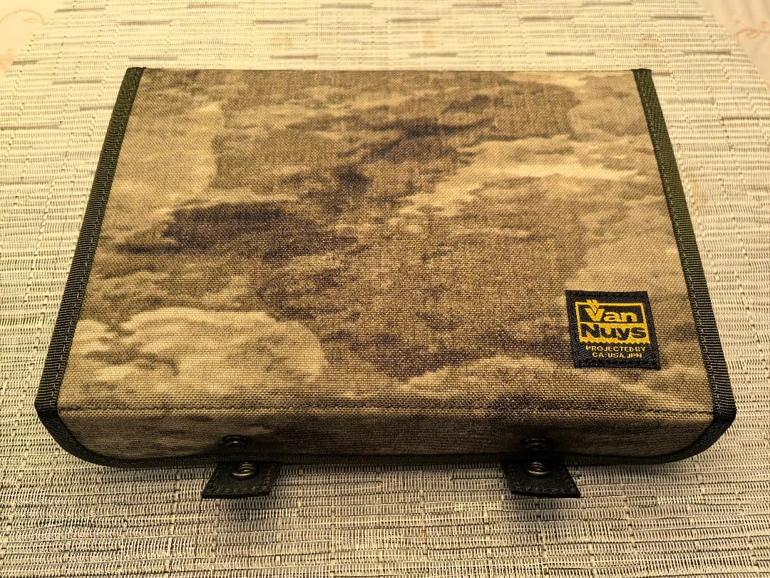 バンナイズ　多種サイズのイヤフォンケース　6点セット売り