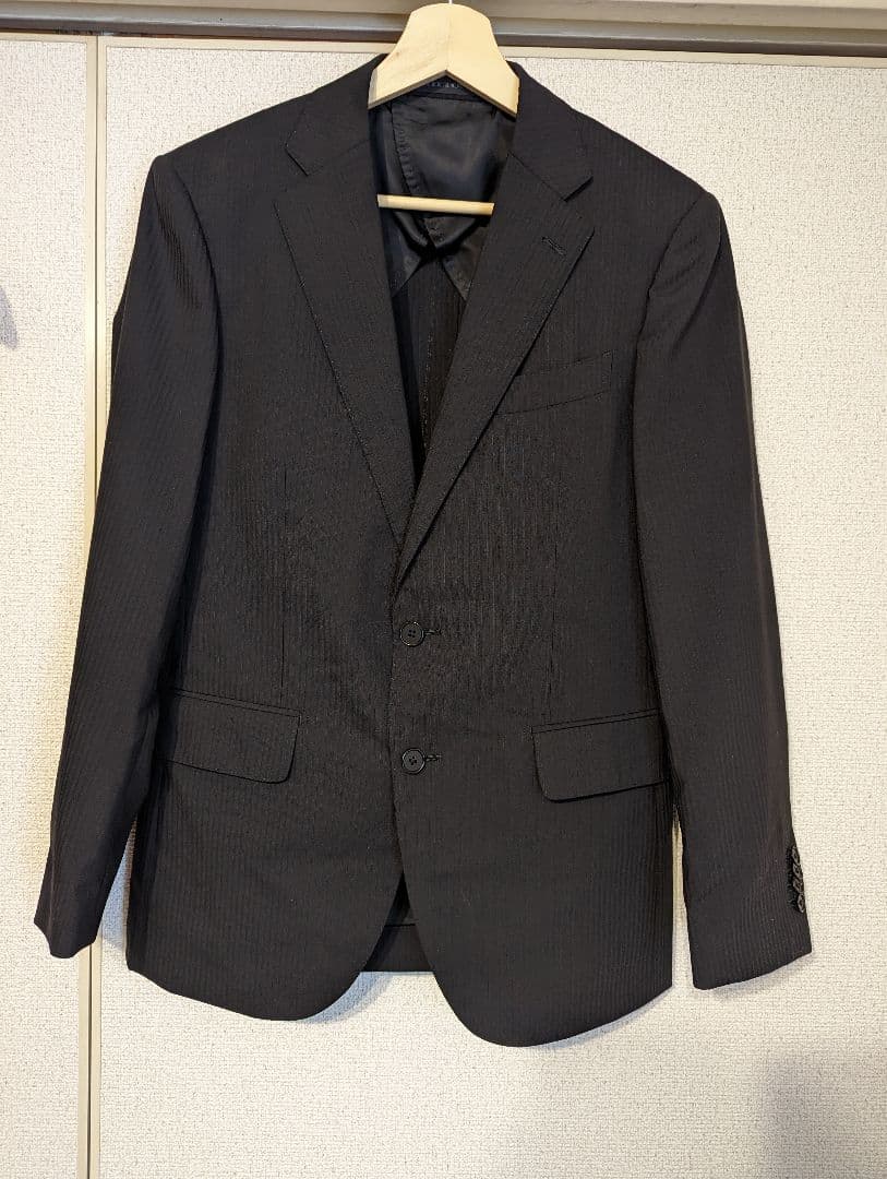 【新品未使用】ヒルトン　スーツセット(ブラック、165センチ標準体型)