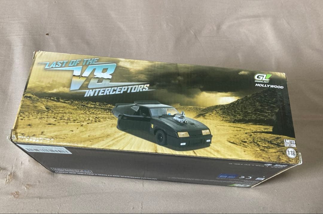 1/18　マッドマックス　V8インターセプター　グリーンライト　①