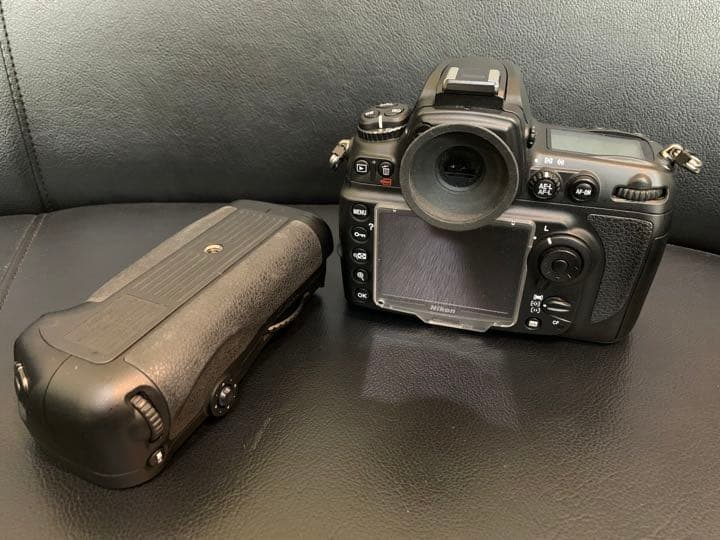 ニコン D700 ボディ と各種添付 【美品】【付属品付き】