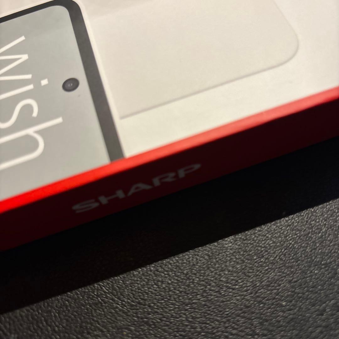 [未使用]【おまけ付き】SHARP AQUOS wish5 本体　白　YUKI