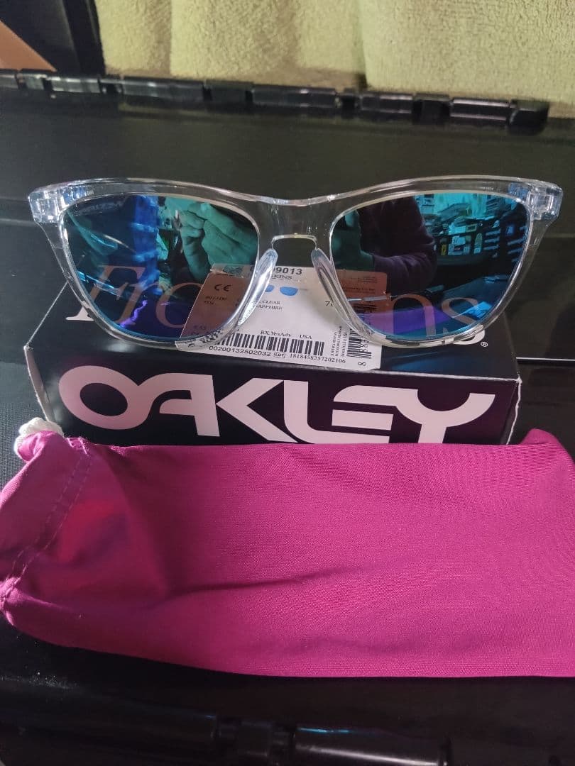OAKLEY　Frogskins フレームクリアー
