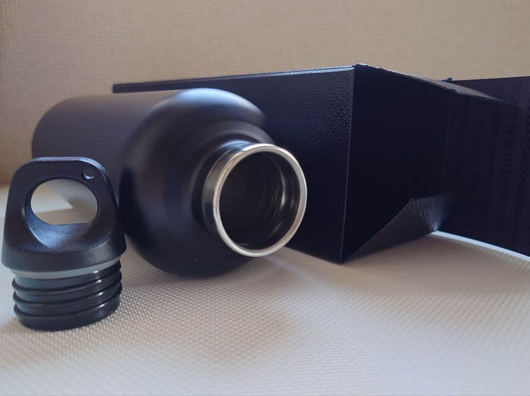 PRADA プラダ ステンレスボトル 黒 ブラック 500ml 水筒 ロゴ