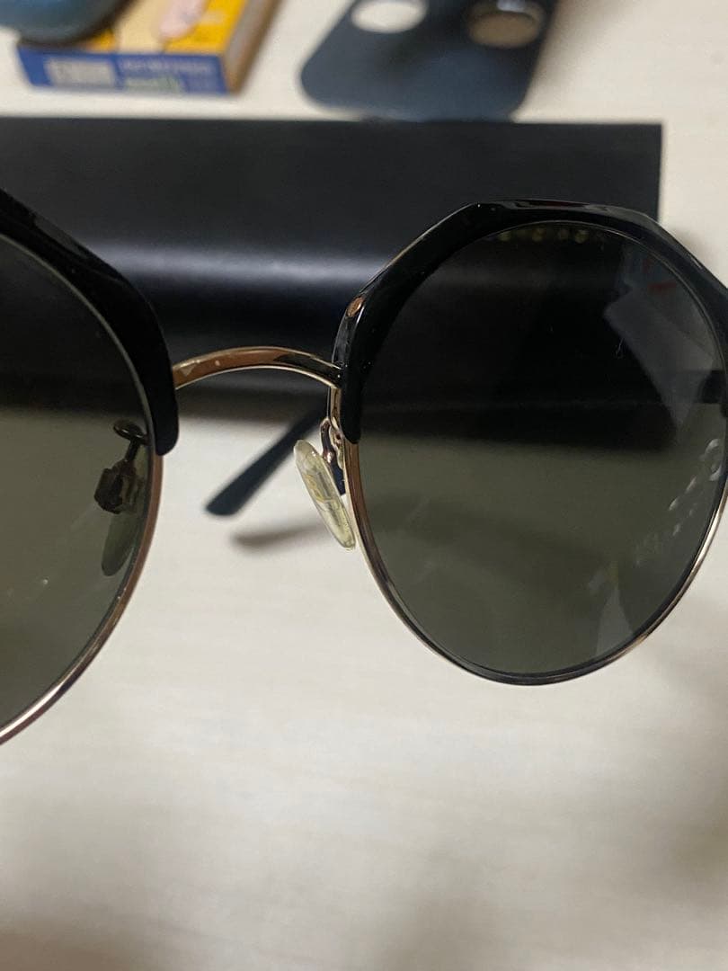 【最終値下げ】美品　BALENCIAGA ロゴ入りサングラス　ブラック