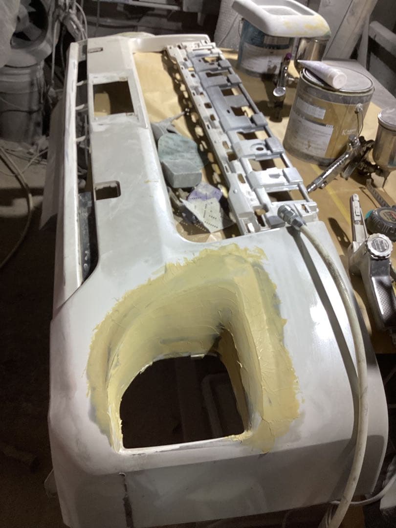 ハイエース200系純正バンパースムージング3D風フォグホール加工ナロー