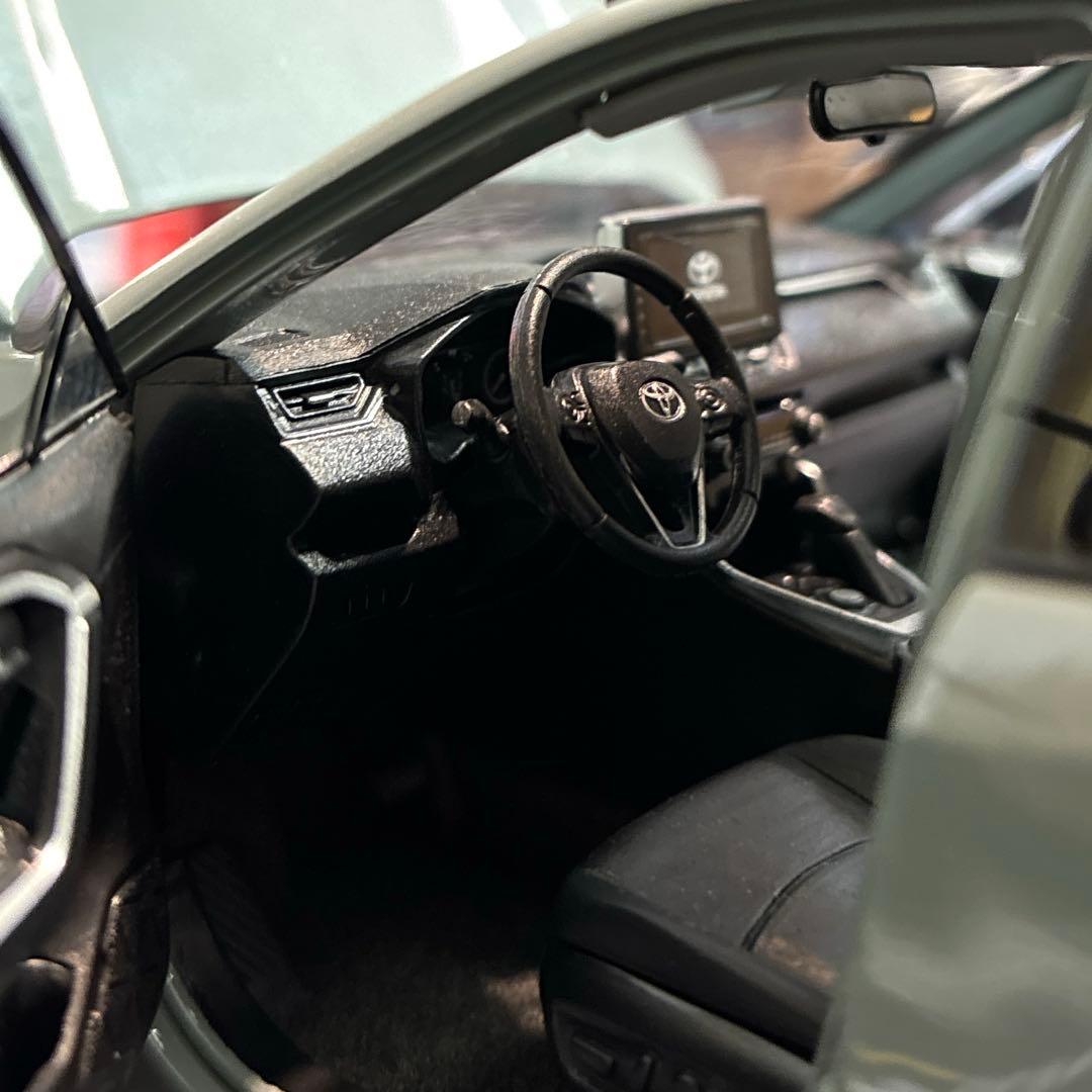 1/18 トヨタRAV4アッシュグレーメタリック×アーバンカーキ フル開閉モデル