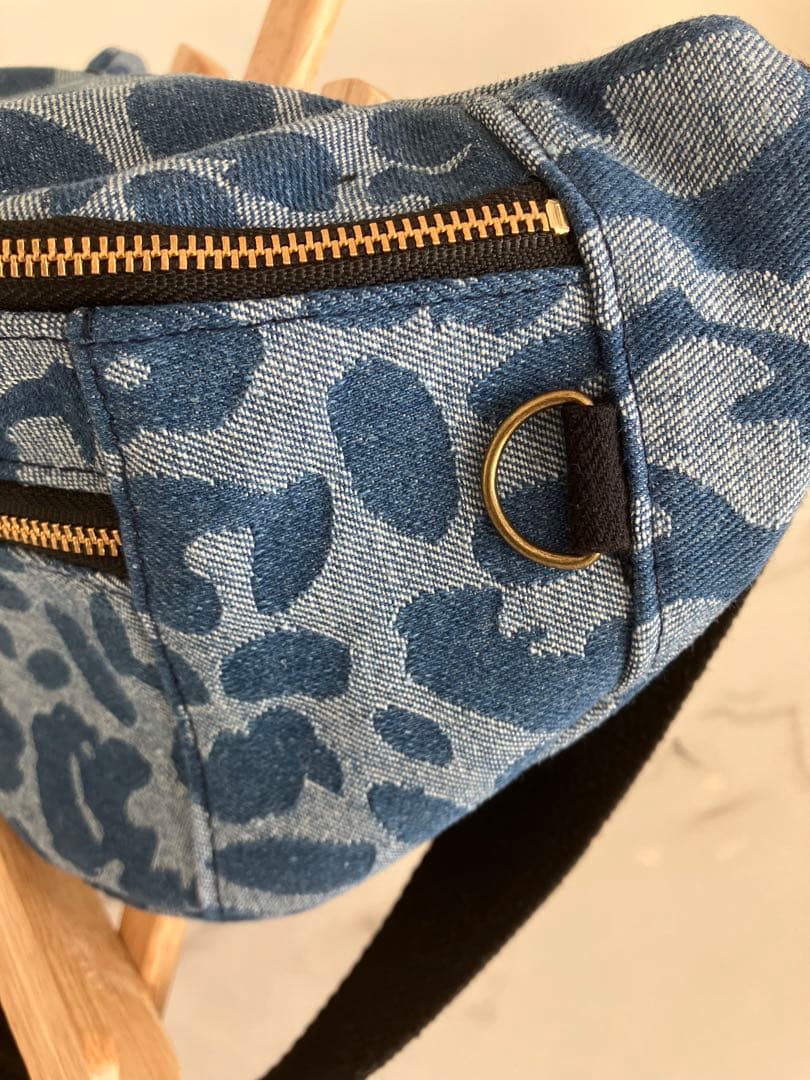 943Hiroko Higa 大きめヒョウ柄デニムリメイクバック