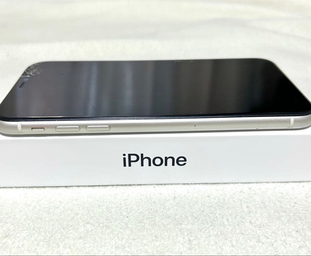 iPhone 11 ホワイト 本体 64GB ジャンク品