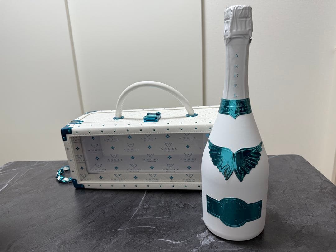 エンジェル ドゥミセック ホワイトデー レザー