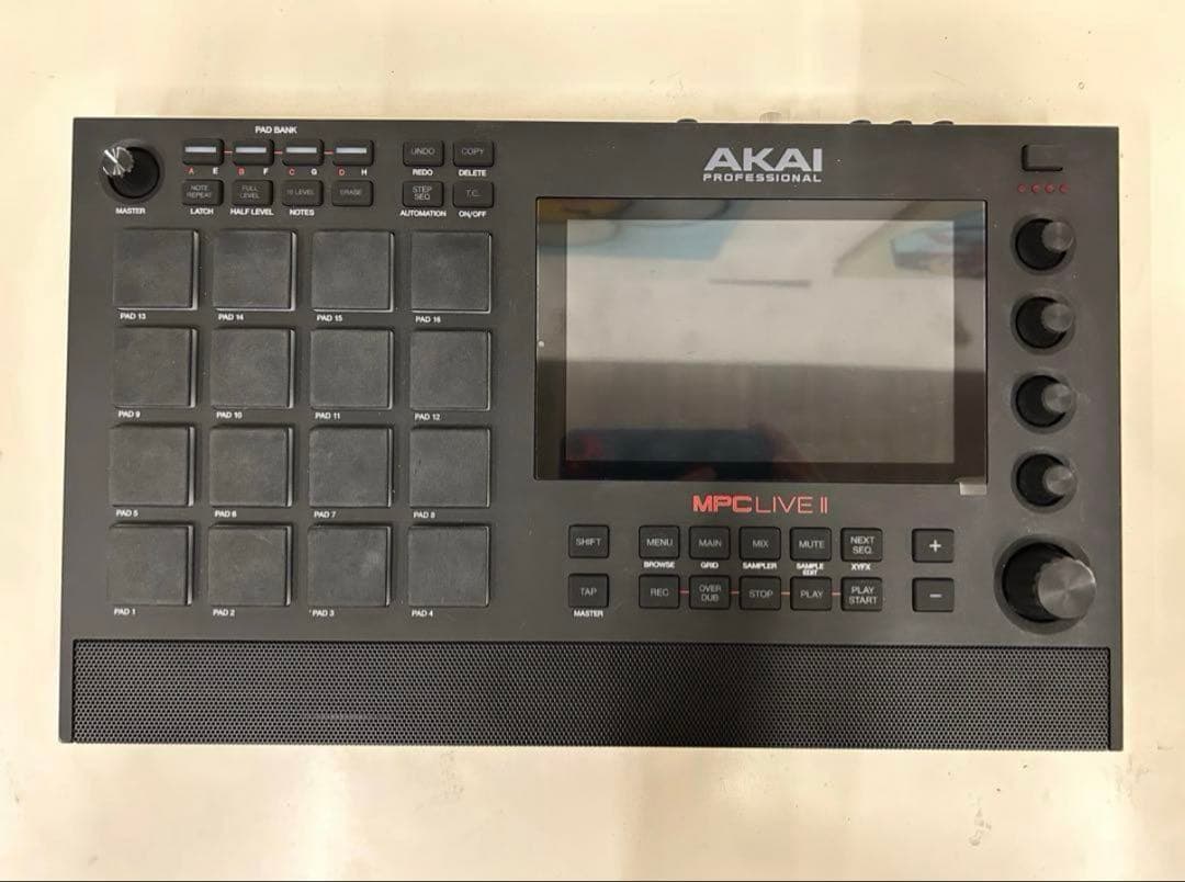 AKAI MPC Live2 ハードカバー付き