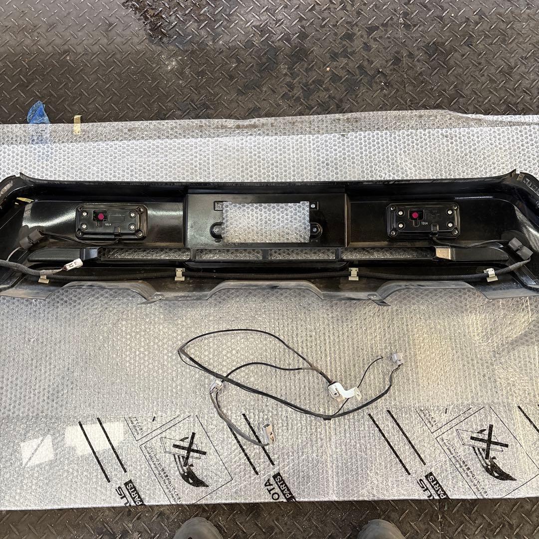 ハイエース　TRD バンパースポイラー