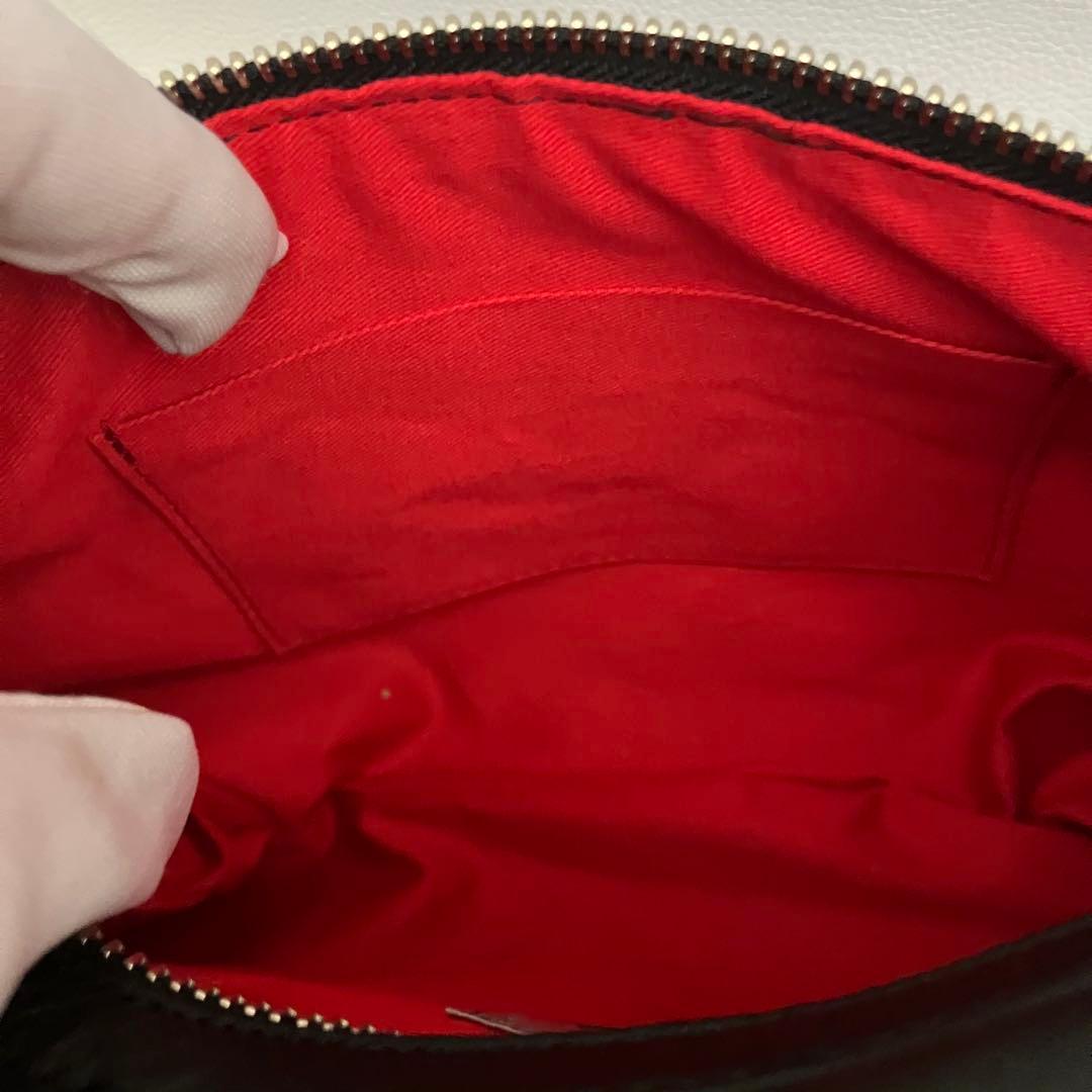 ✨極美品✨ KAWAKAWA ハトメボディバッグ Mサイズ レザー 黒　ブラック