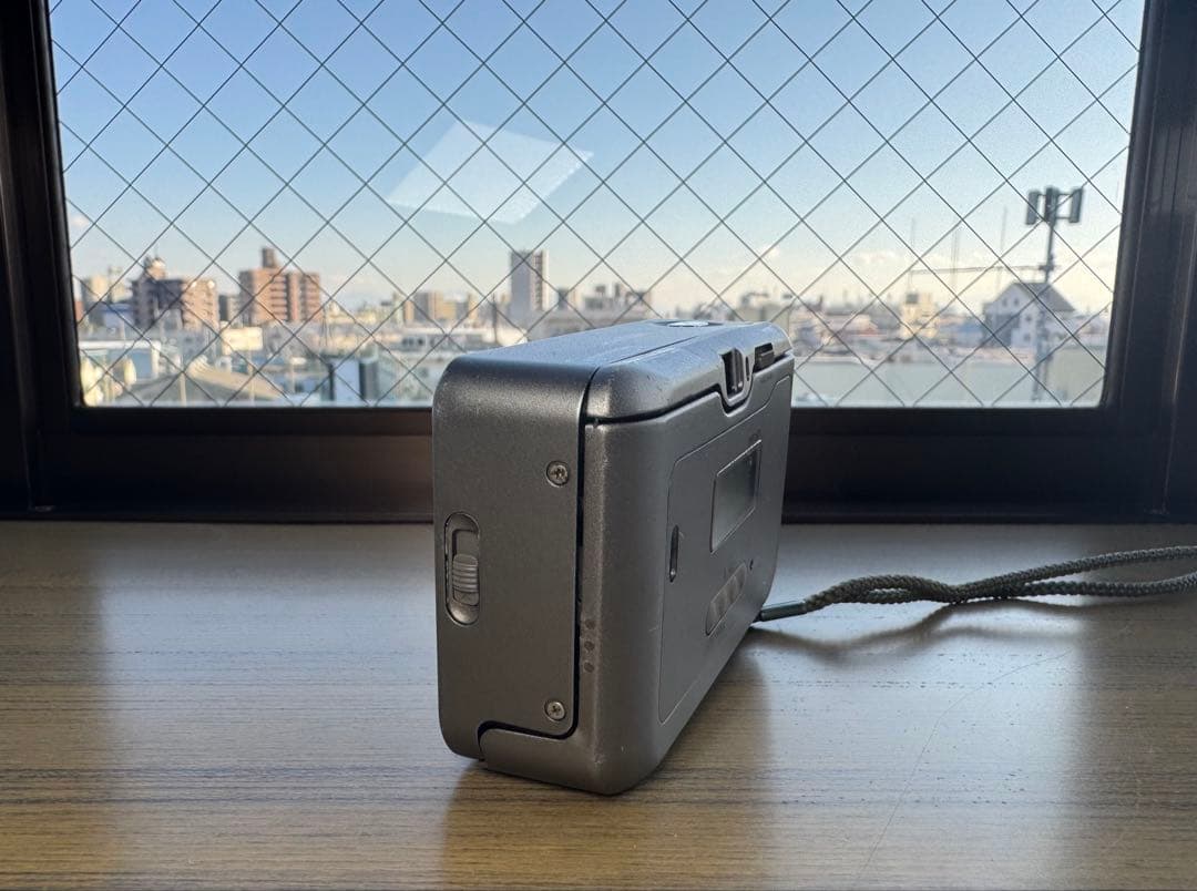 コンパクトフィルムカメラ シルバー ケース付き