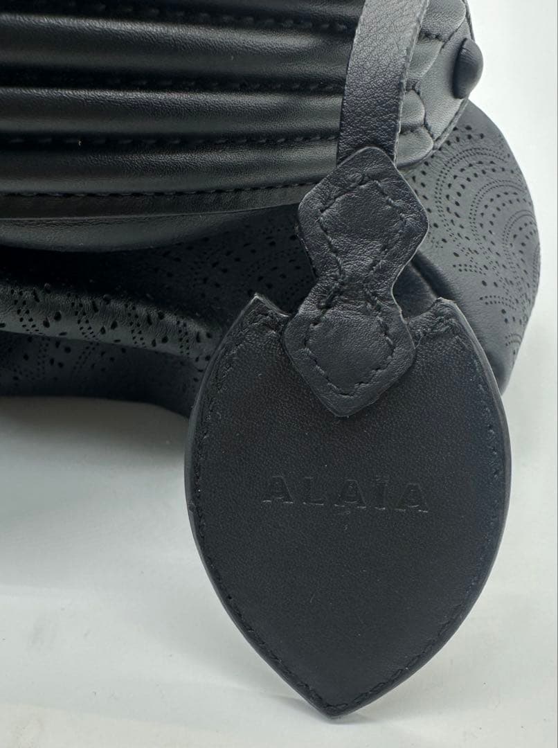 ALAIA アライア レザー パンチング クラッチバッグ ブラック