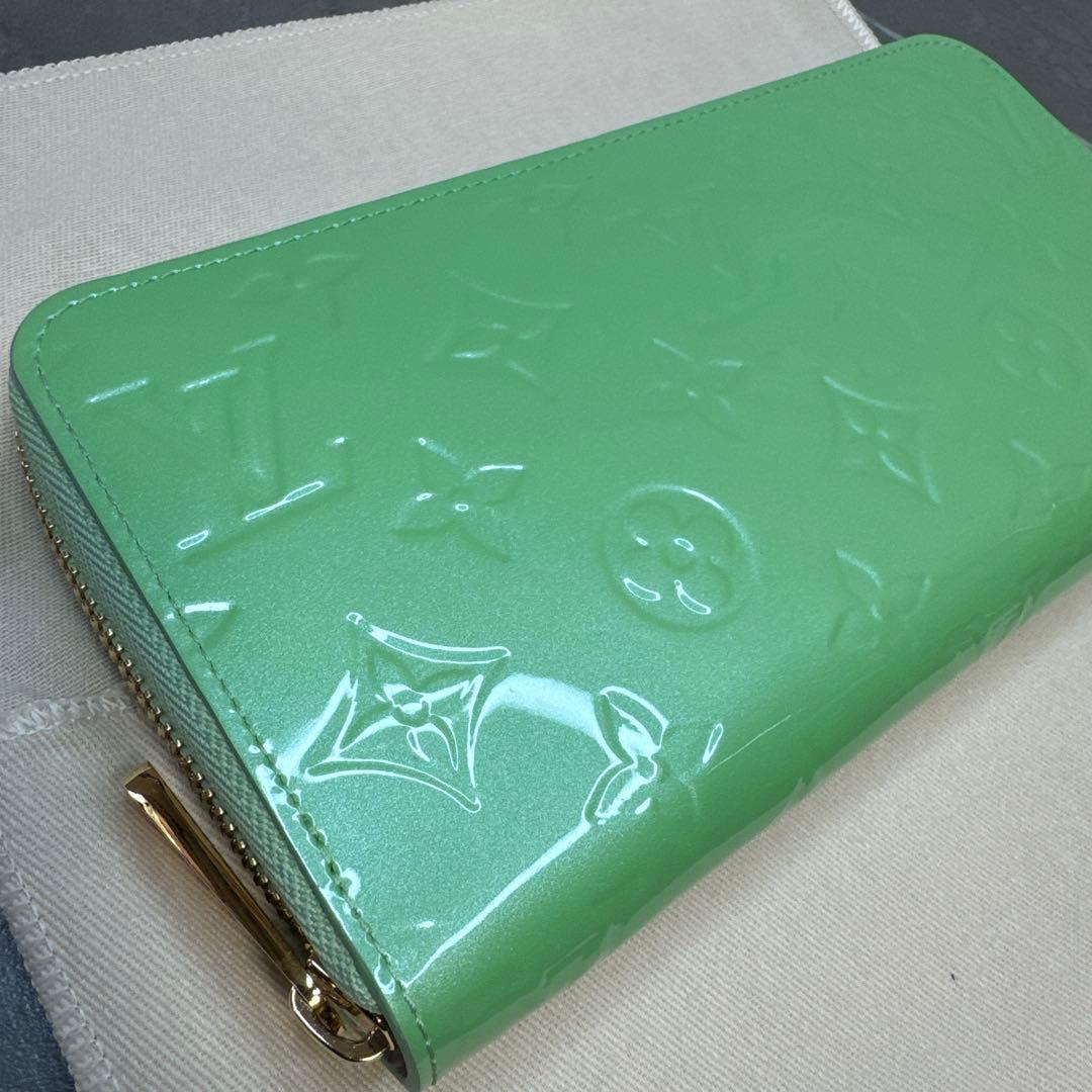 ヴィトン ジッピーウォレット ラウンド長財布 グリーン系 M82065