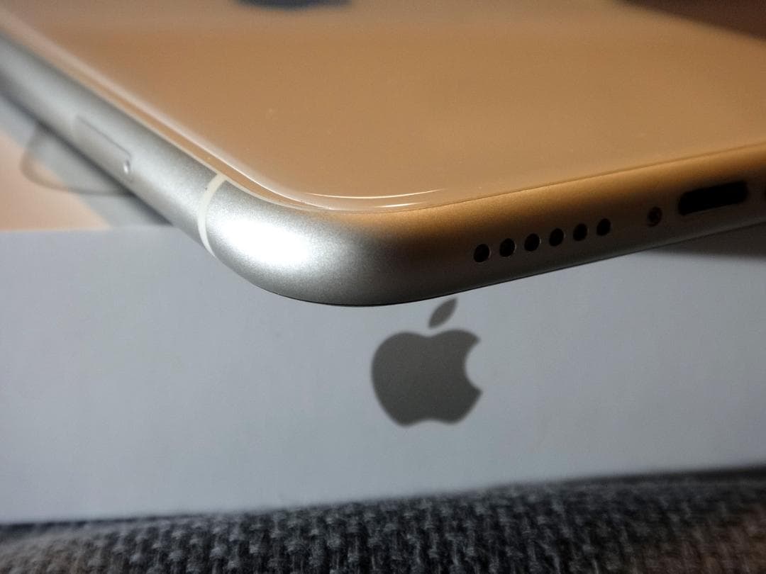 iPhone11 256GB ホワイト　（極美品）