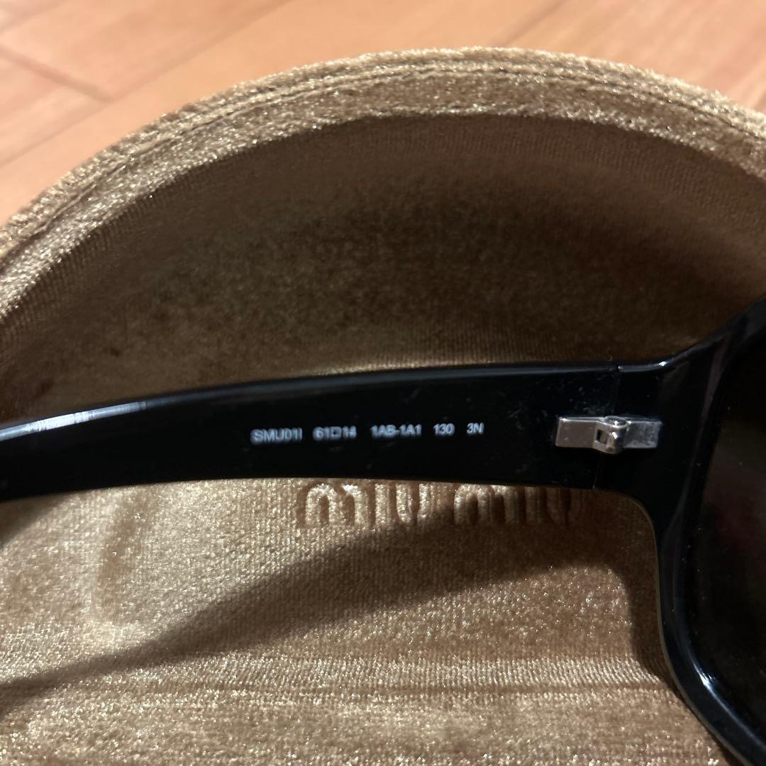 miumiu ブラック　サングラス