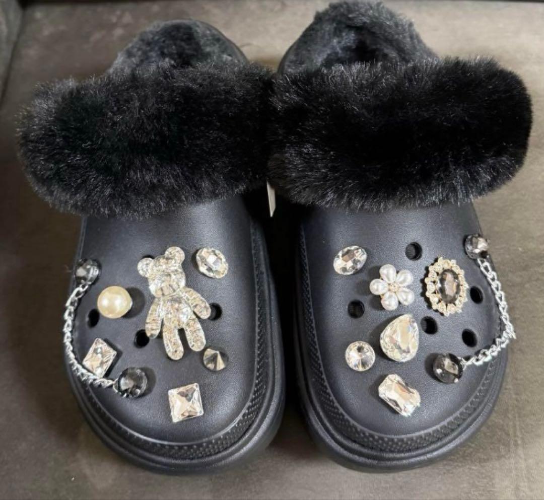 m*♡様 【新品タグ付】crocsストンプ ラインド クロッグ厚底サンダル ファ