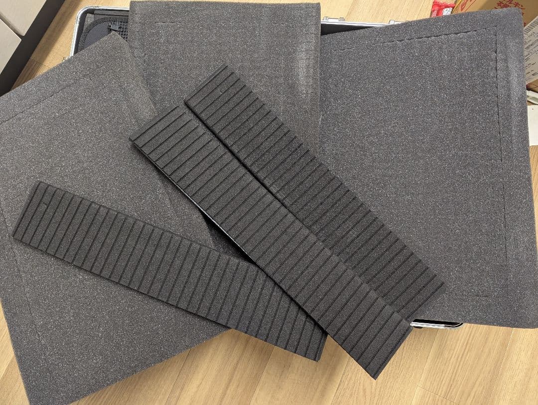 超非売品！タンカレー アルミ製キャリーケース