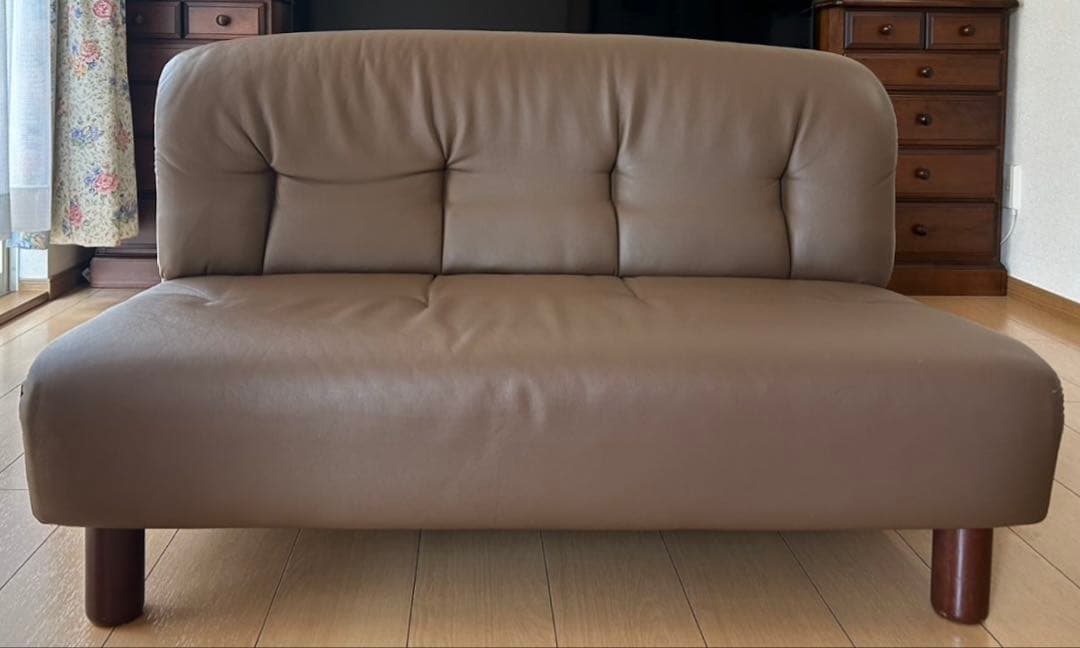 ブラウン ボタン付きクッション ローソファ