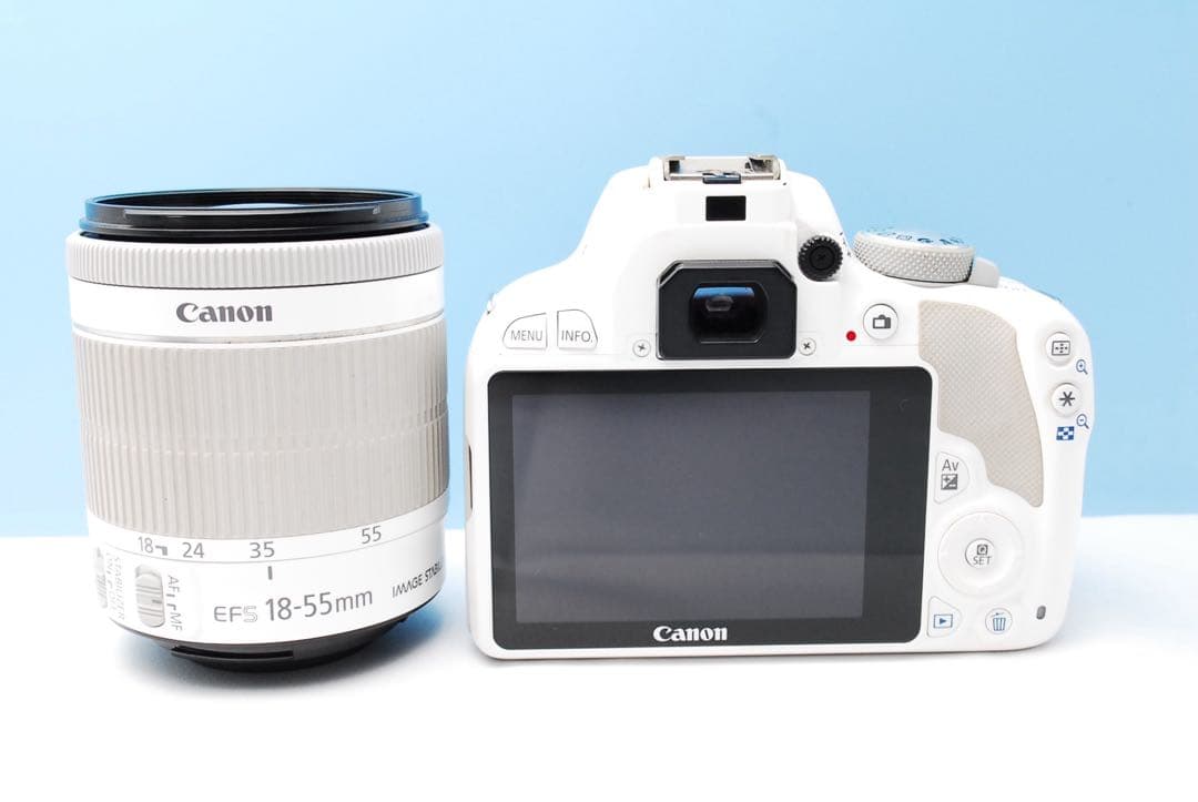 Canon Kiss X7ホワイト✨️静音AF＆手ブレ補正付きレンズセット♪