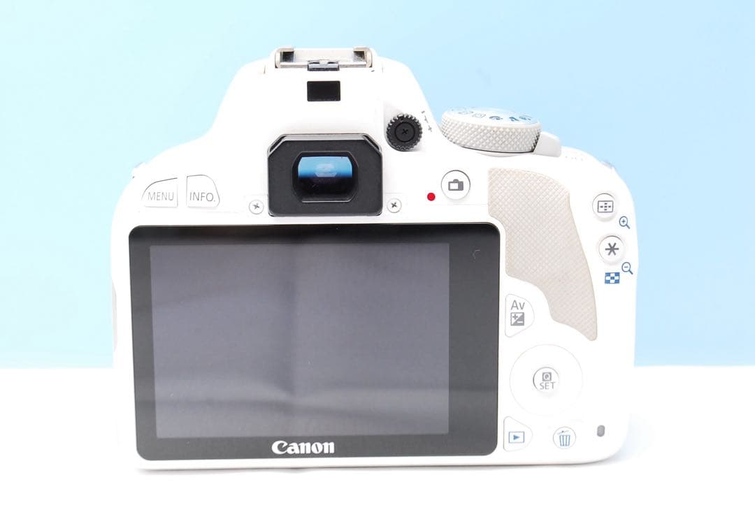 Canon Kiss X7ホワイト✨️静音AF＆手ブレ補正付きレンズセット♪