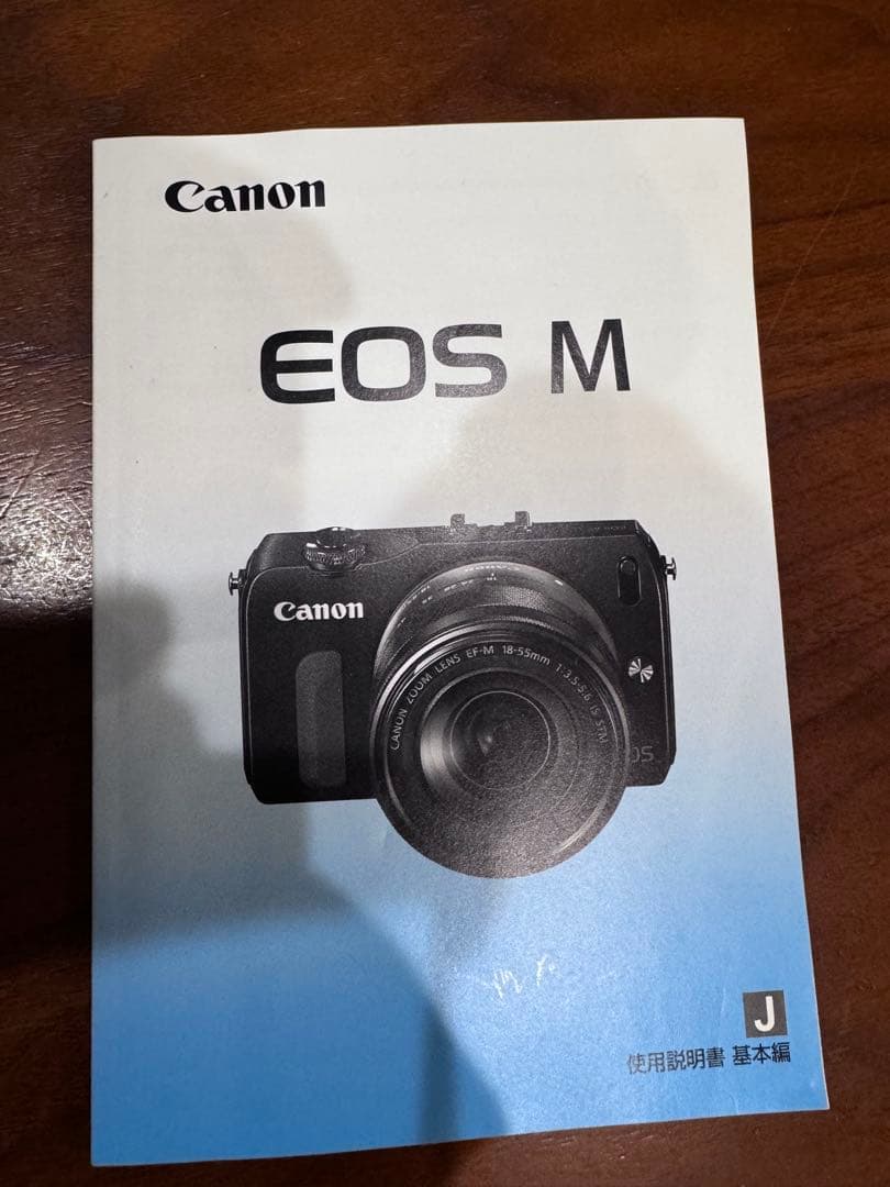 Canon EOS M ミラーレスカメラ　ダブルレンズキット