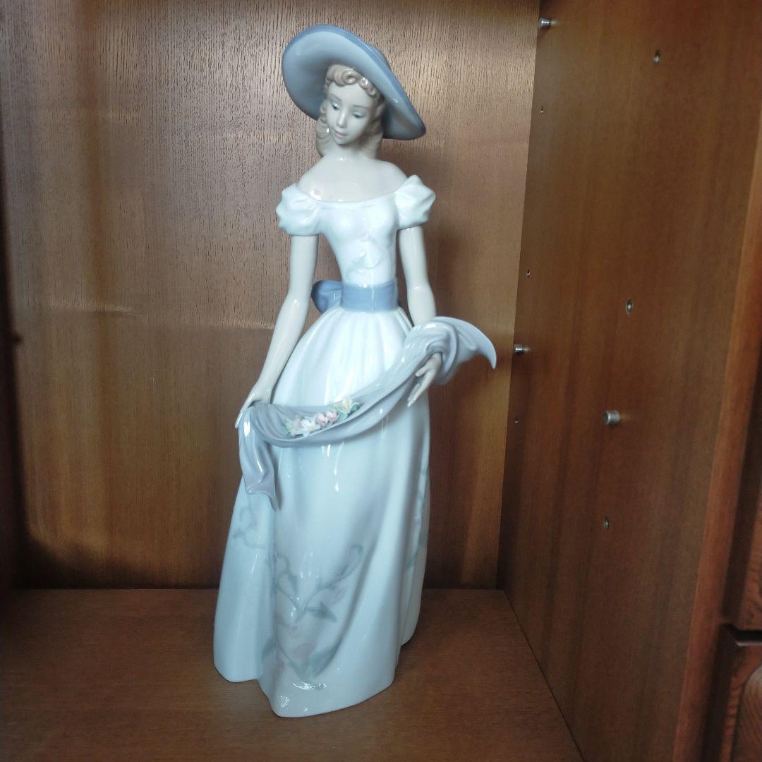 リヤドロ　LLADRO　かぐわしき花　青と白の女性像 置物