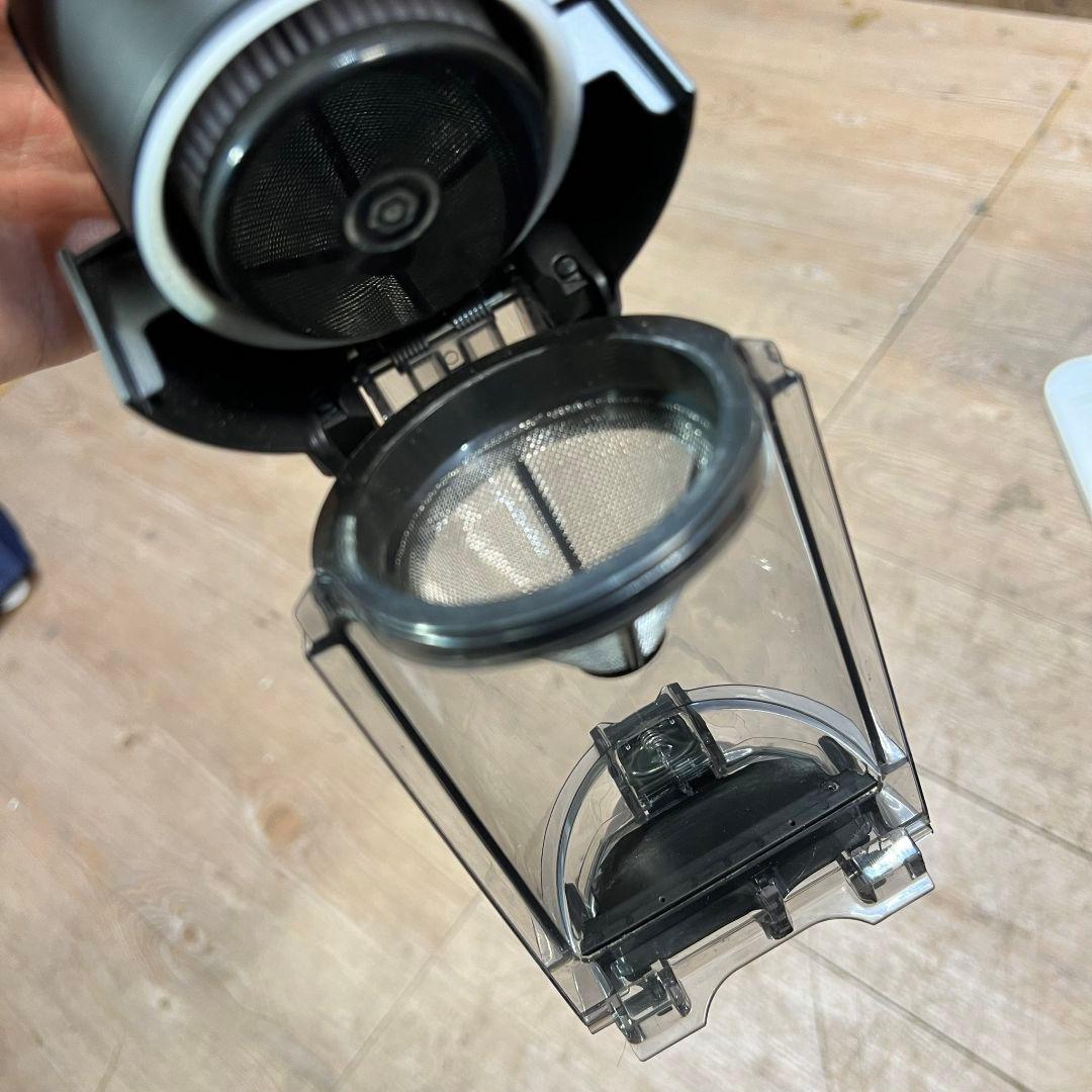 e677☆ Clean Sense iQ ライトチタニウム　掃除機　自動吸引