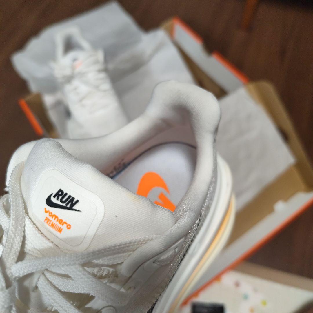 NIKE ボメロプレミアム ホワイト/オレンジ 27.0cm