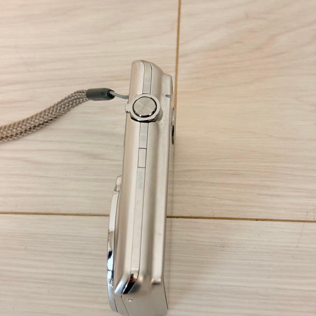 美品　カシオ EXILIM EX-Z780コンパクトデジタルカメラ