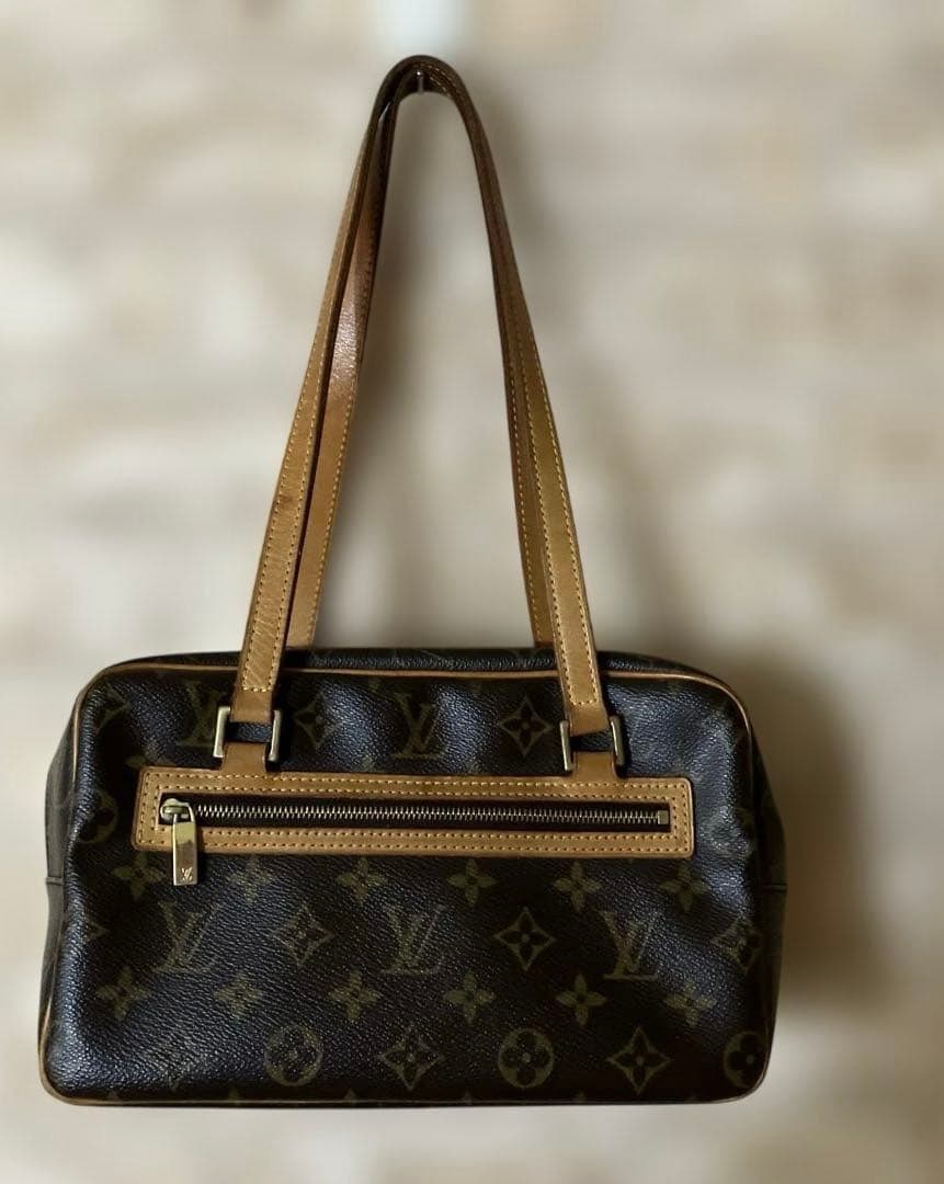 LOUIS VUITTON ルイヴィトン モノグラム シテ