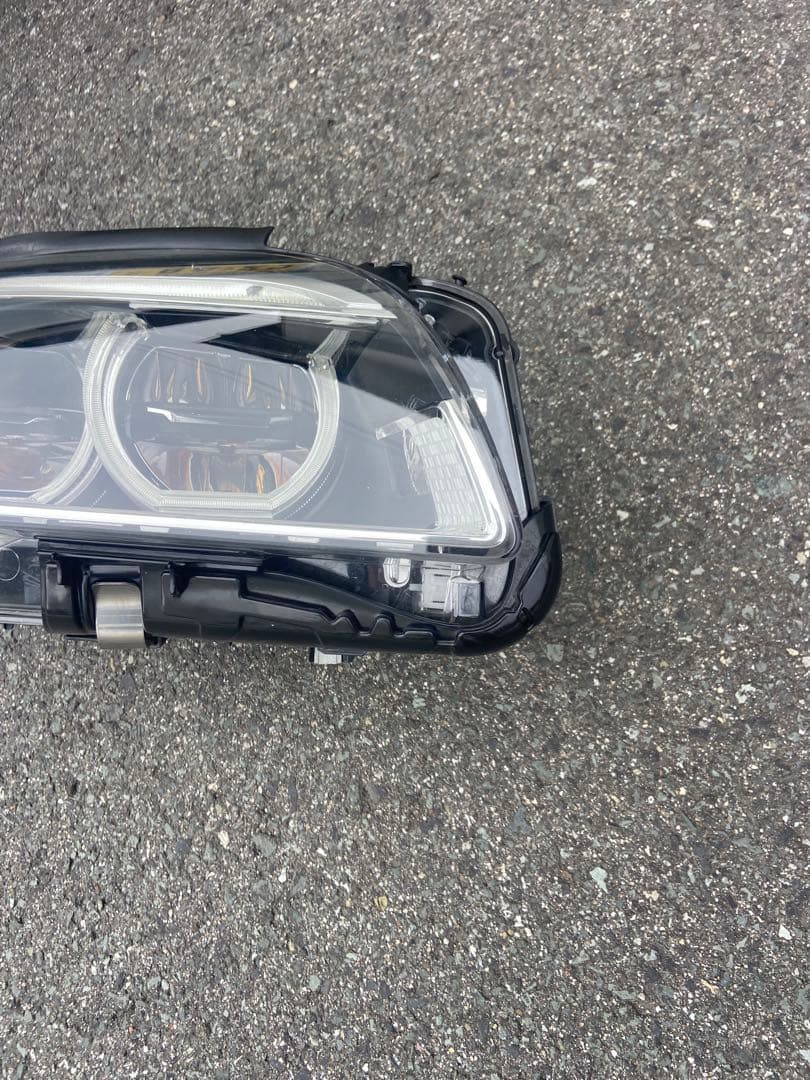 純正右ヘッドライト5シリーズF 10F11ライト