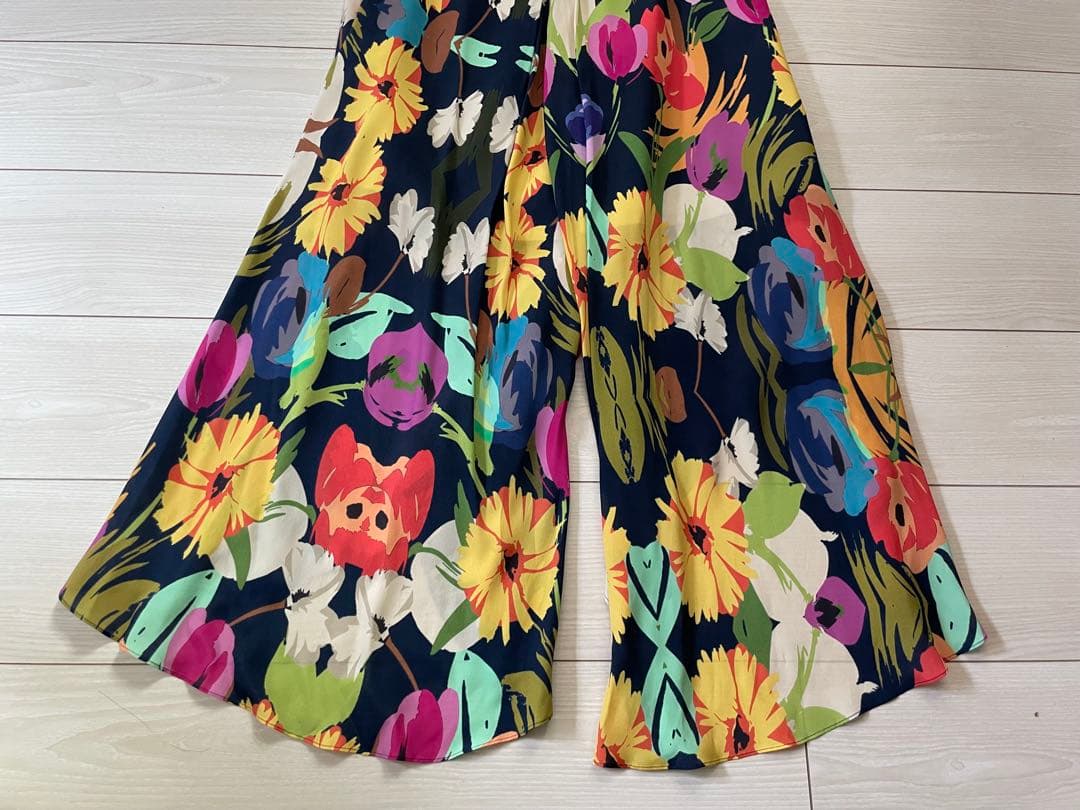 グレースコンチネンタル　フラワープリント ラップパンツ