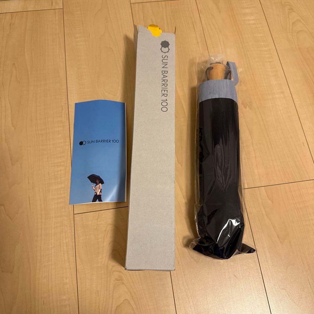 SUN BARRIER 100 2段折りたたみ傘 ネイビー ストレート手元