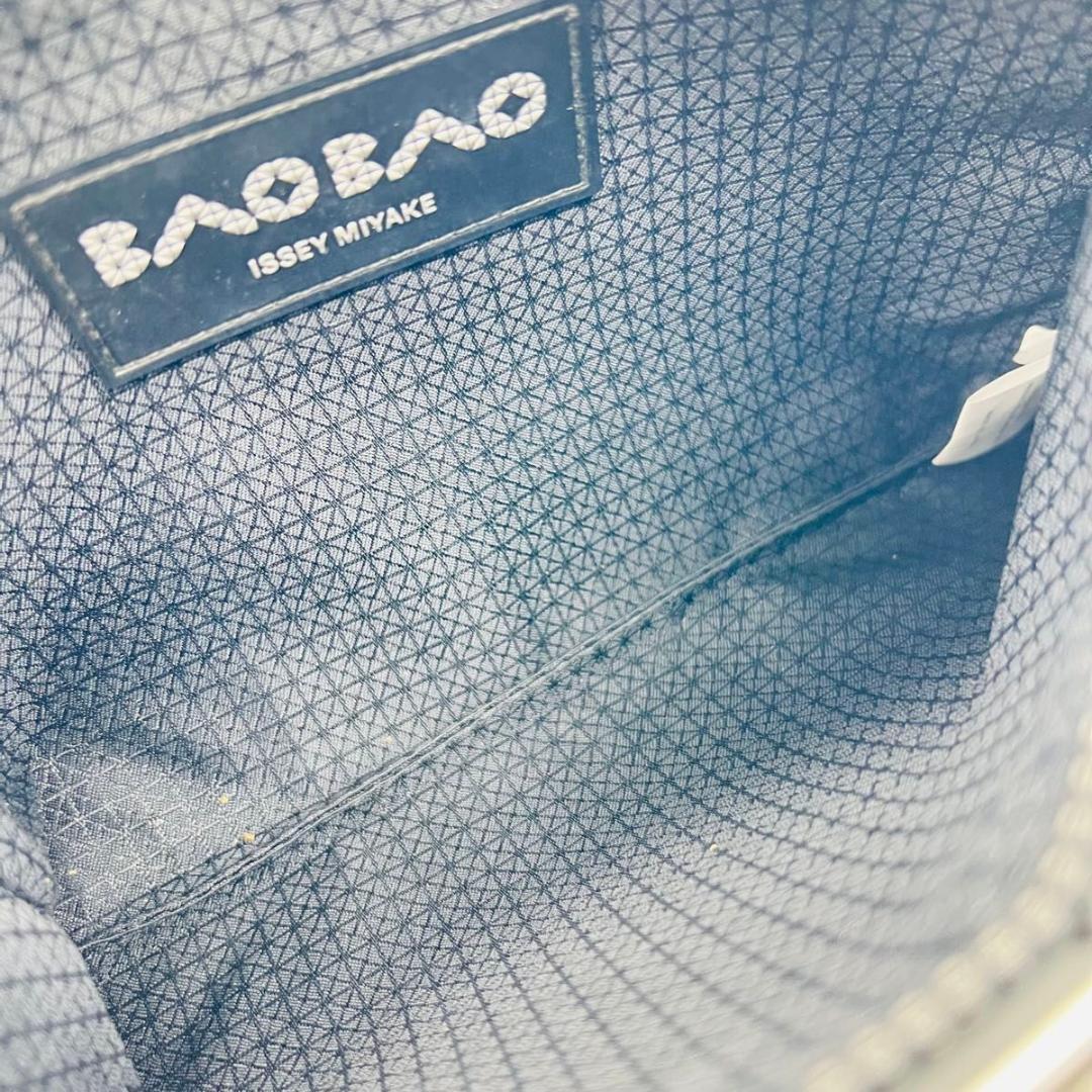 イッセイミヤケバオバオ 未使用　バオバオ クラッチ　バッグ シルバー PVC