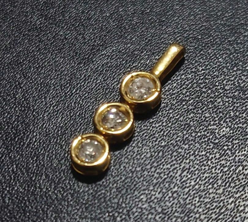 K18　ゴールド　3連ダイヤ ペンダントトップ ヴィンテージ　島田貴金属