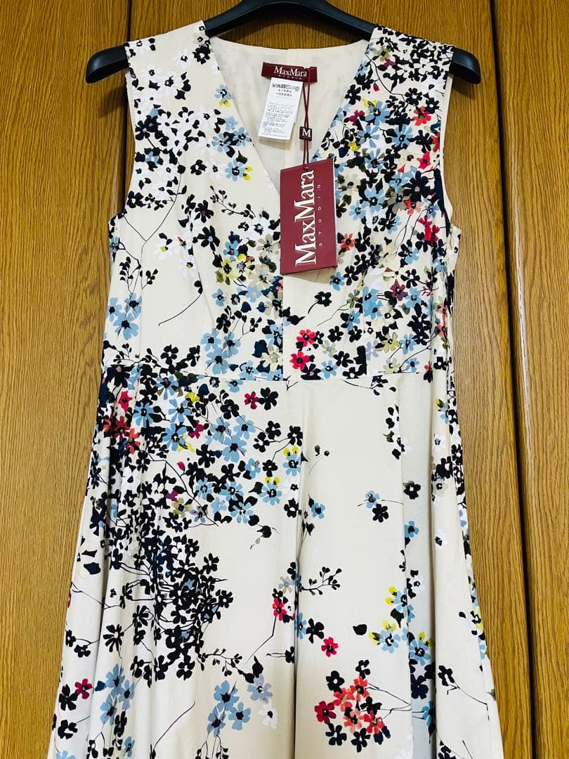 売り切り 新品タグ付きMaxMara 花柄 ノースリーブ ロングワンピース42
