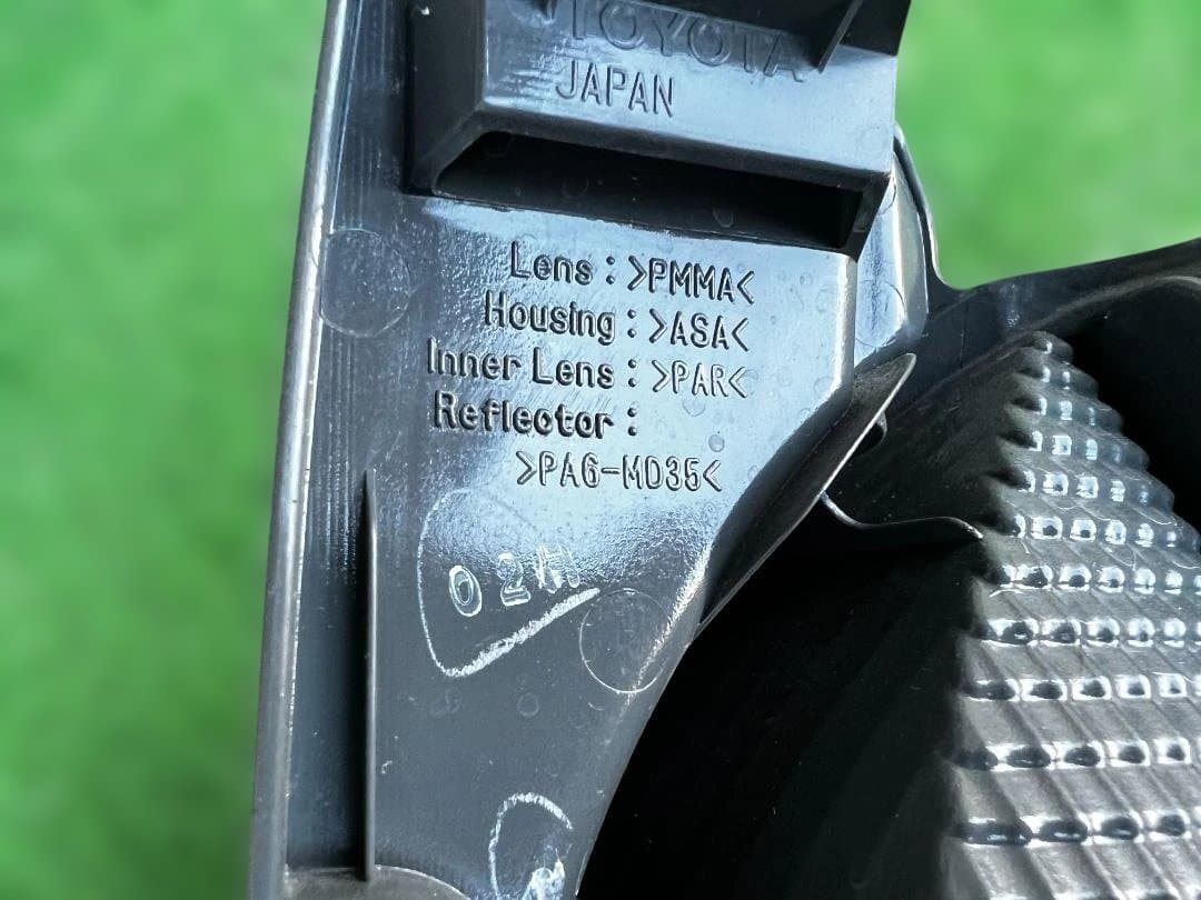 と*も様 新車外し/ハイエース 純正テールランプ 左右セット koito 26-