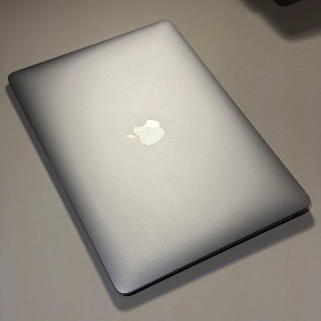 MacBook Air 13″ (2020)本体 箱・充電器・ケーブル付き