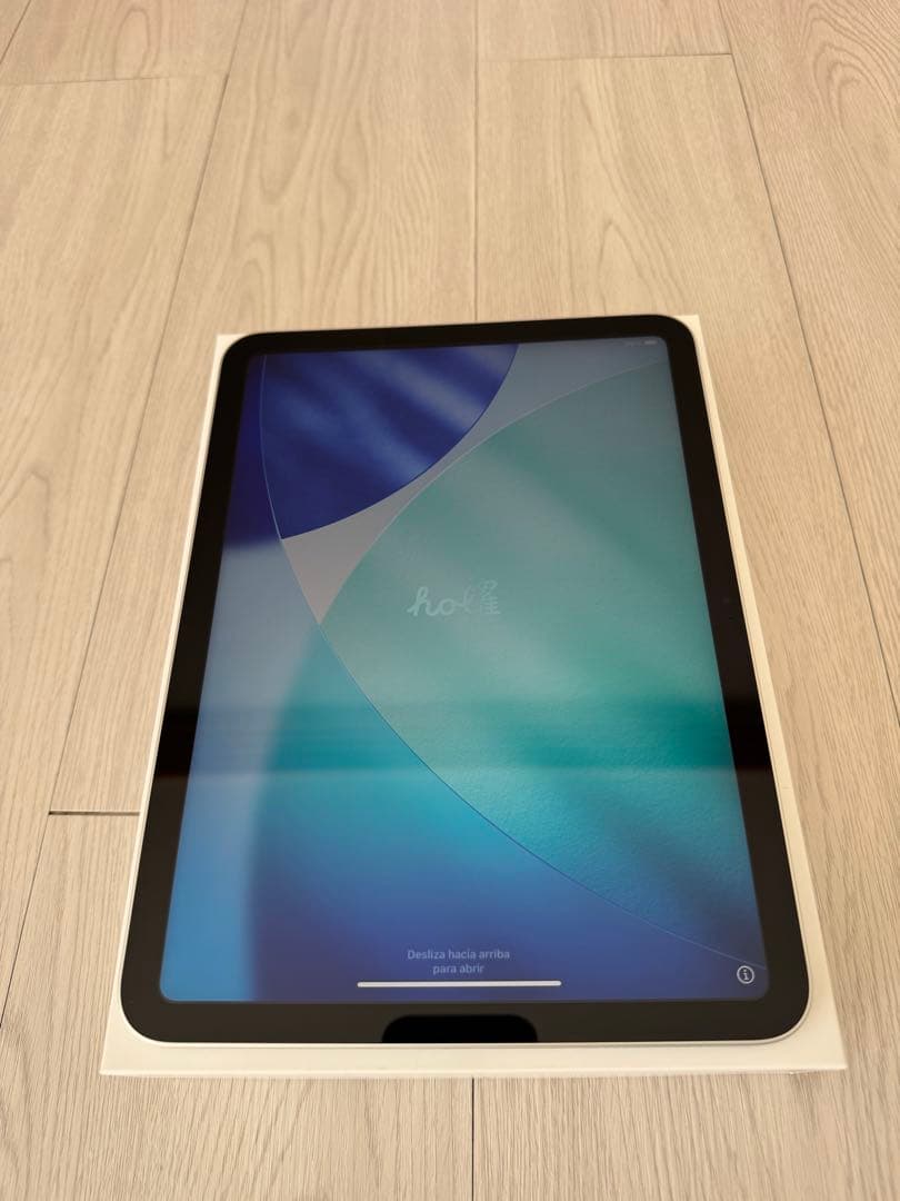 iPad (第10世代) Wi-Fi 64GB + Combo Touch