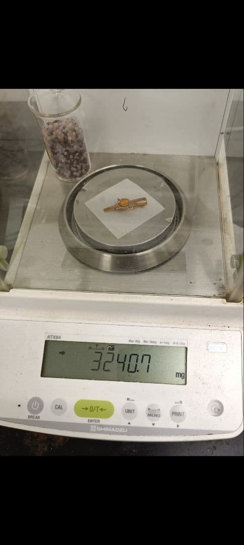 18金ネクタイピン石付き