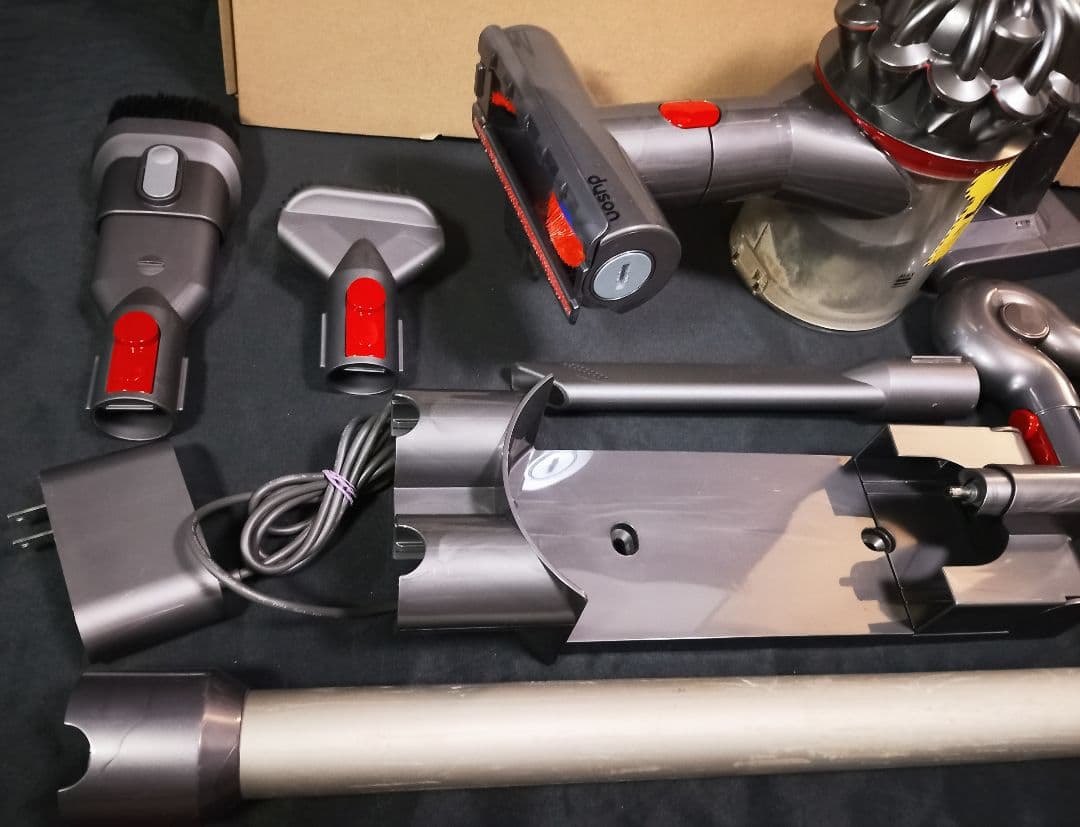 ★美品 Dyson ダイソン V8 fluffy+ SV10 掃除機 サイクロン