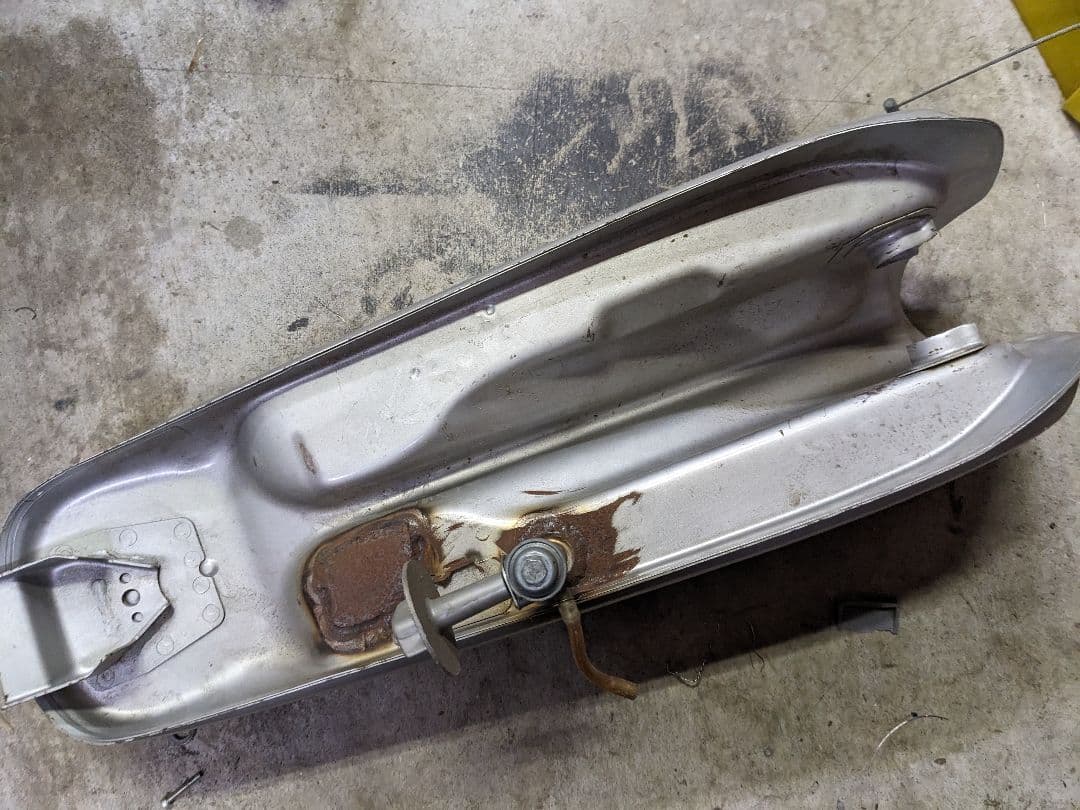 ホンダ　ドリーム50　タンク　他車種装着可能